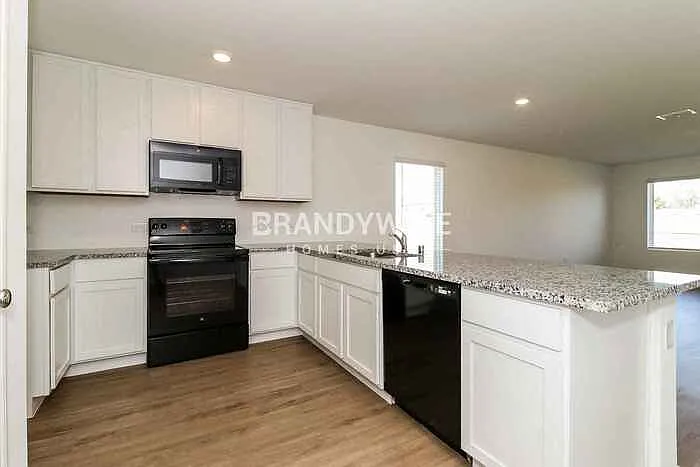 1432 Silver Oak Ln — Photo 5