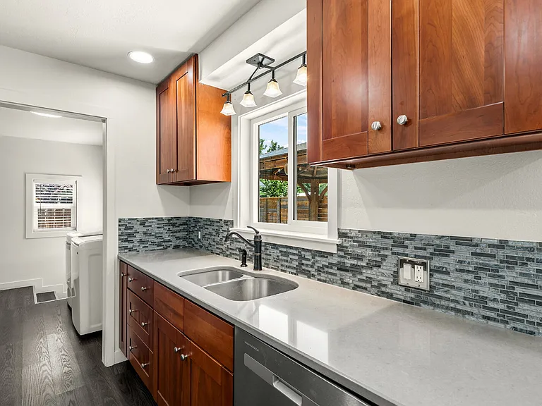 510 Keene Dr — Photo 15