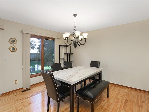 5th image of 4623 Royal Cove Dr