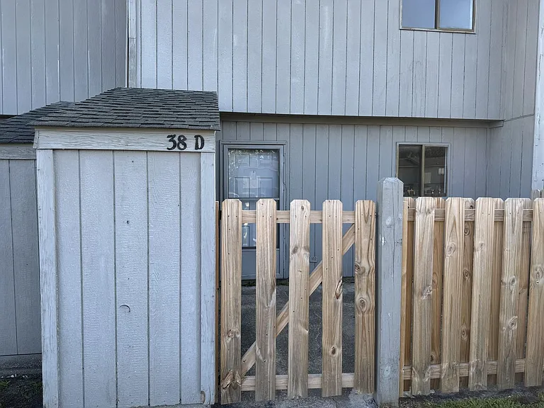 Pine Villa Town Houses — Photo 8