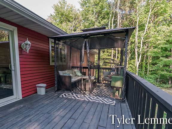 3rd image of 10640 Osborn St