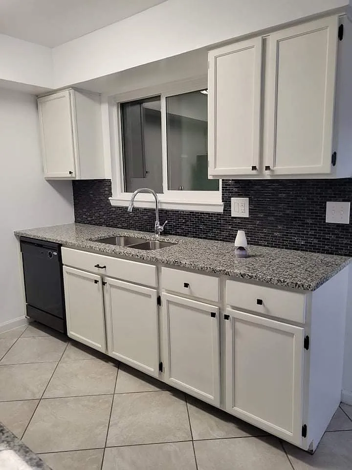 3 bed, 1.5 bath, 1050 sqft, $1,600 — Photo 2