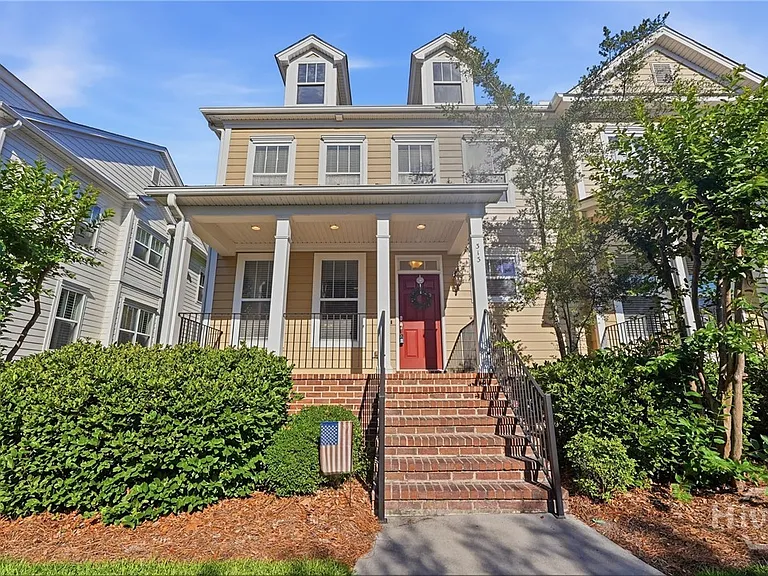 313 Lake View Dr — Photo 1