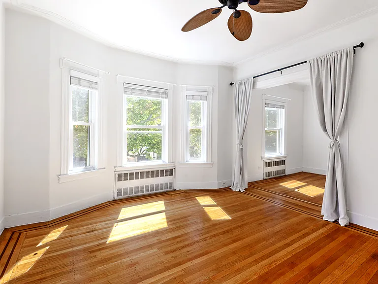 768 E 21st St #1 — Photo 9