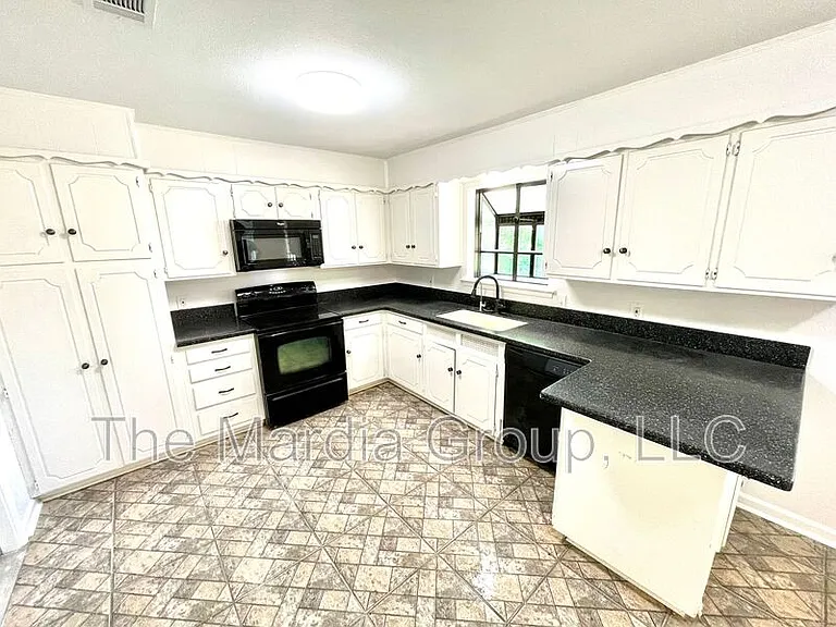 201 E Fuller Dr — Photo 7