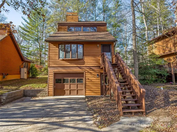 26 N Garden Ct, Fletcher, NC 28732