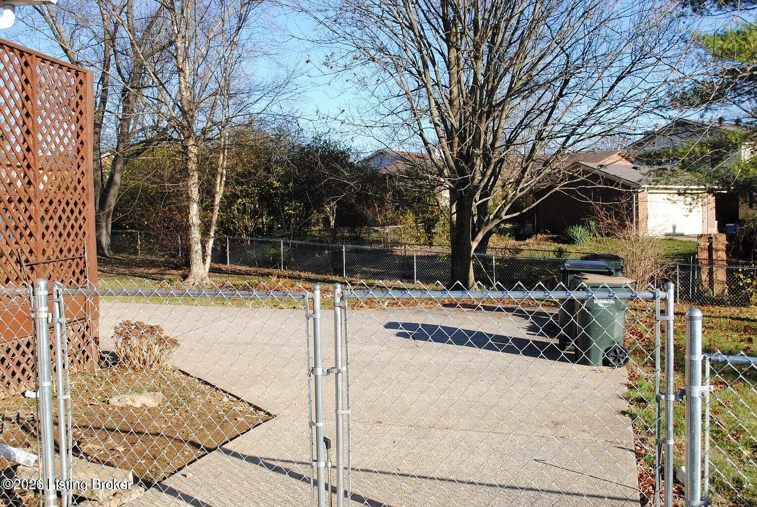 3 bed, 2.0 bath, 1376 sqft, $1,750 — Photo 3