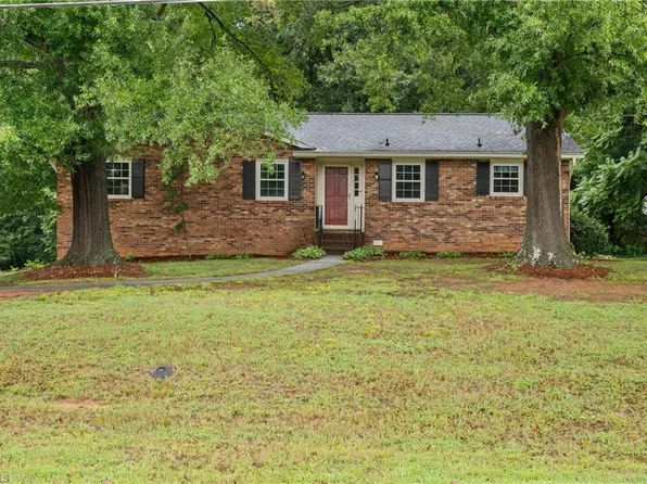 6110 Farrior Dr, Clemmons, NC 27012