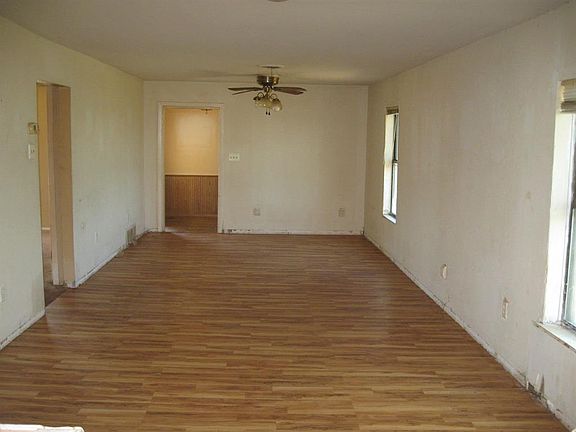 3rd image of 2433 A Cres #127
