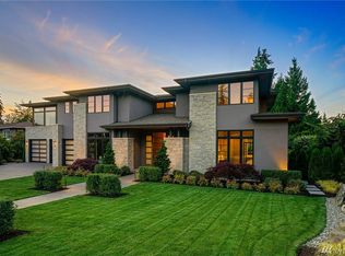 9516 NE 30th St, Clyde Hill, WA 98004