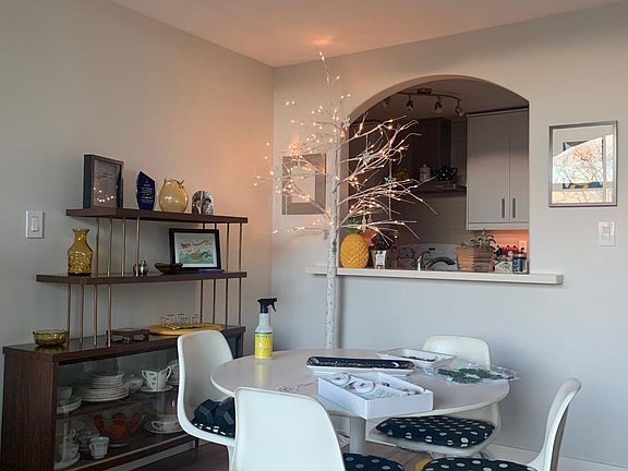 5th image of 5900 Dover Cres #404