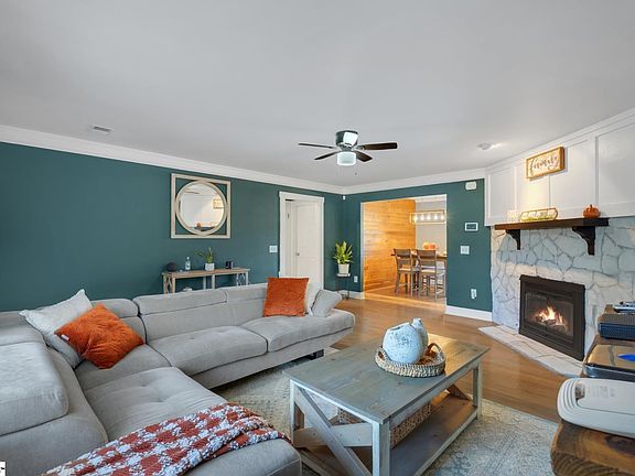 5th image of 106 Waterbury Ct