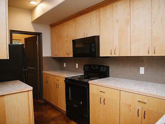 4th image of 134 W Elm Ave
