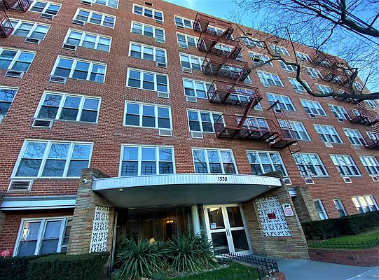 Sold by Dom Realty | media 1