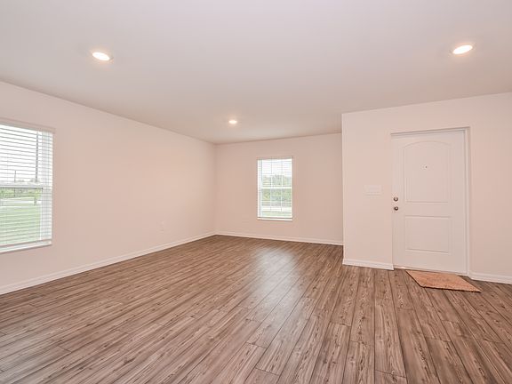 4th image of 850 Youngreen Dr