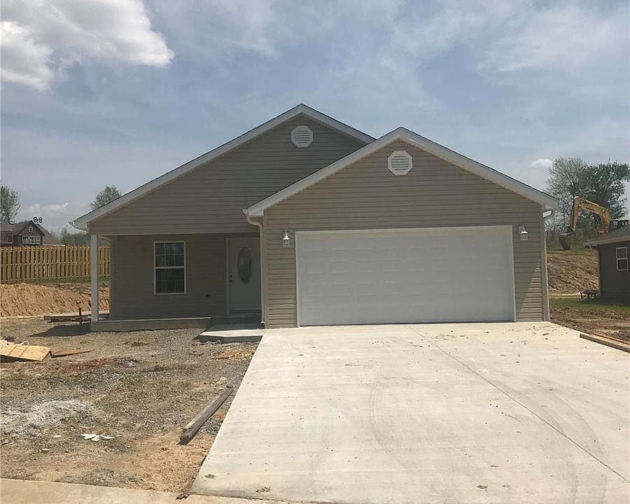 1st image of 151 Parklane Dr