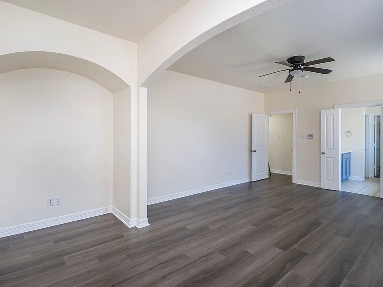 2905 Preston Ln — Photo 41