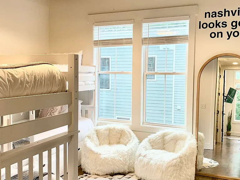 1027 E Trinity Ln — Photo 42