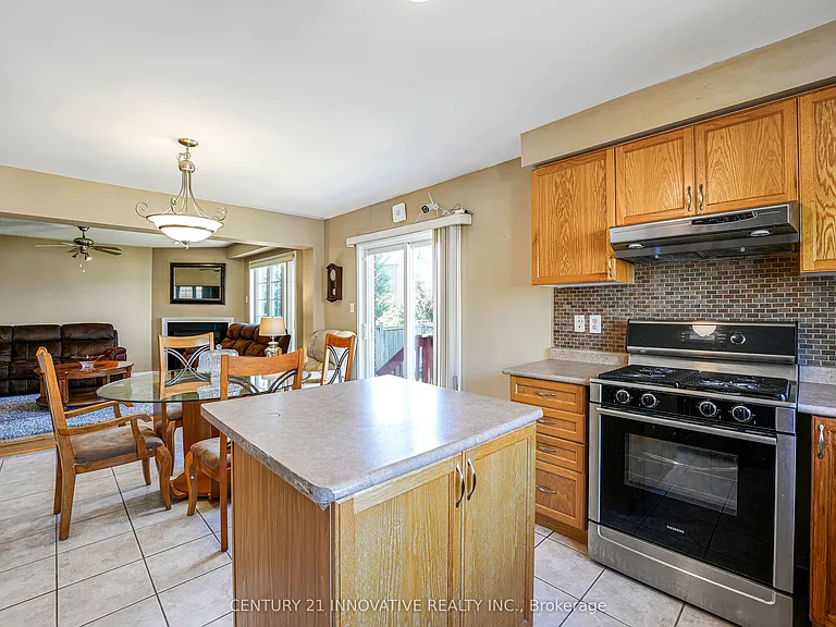 14 Middlecote Dr — Photo 25