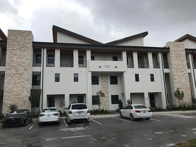 10431 NW 82nd St #5000 — Photo 1