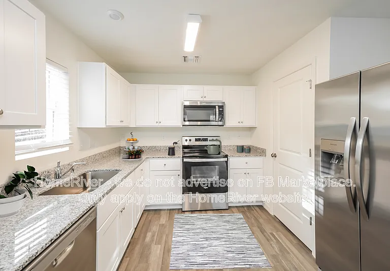 212 NW 1st St — Photo 3