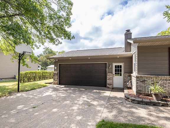 5th image of 1044 Lilac Ln
