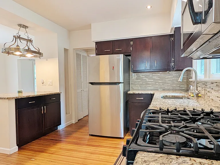 836 River Rd — Photo 2