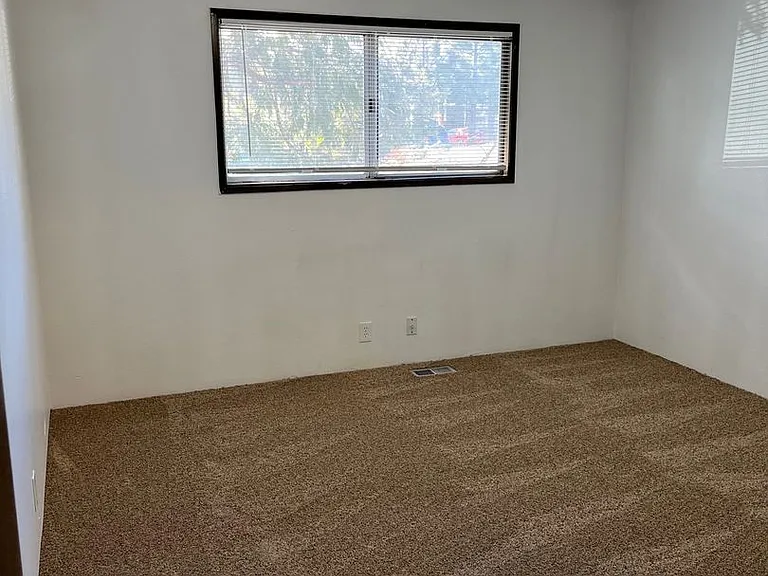 1915 Dawn Ct — Photo 7