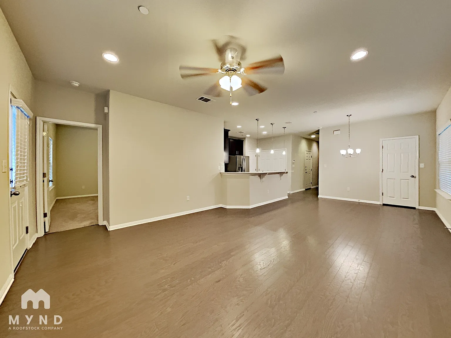3 bed, 2.0 bath, 1431 sqft, $2,160 — Photo 3