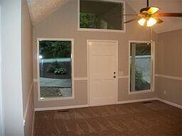 5th image of 398 Circle J Dr