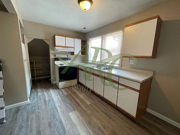 4th image of 511 W 12th St #D