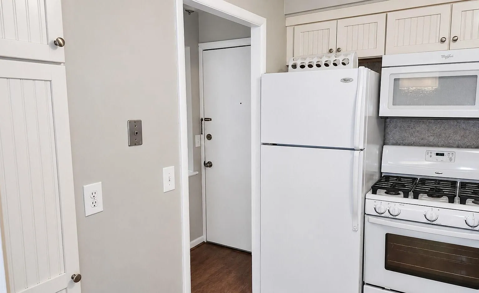 2 bed, 1.0 bath, 871 sqft, $1,700 — Photo 3