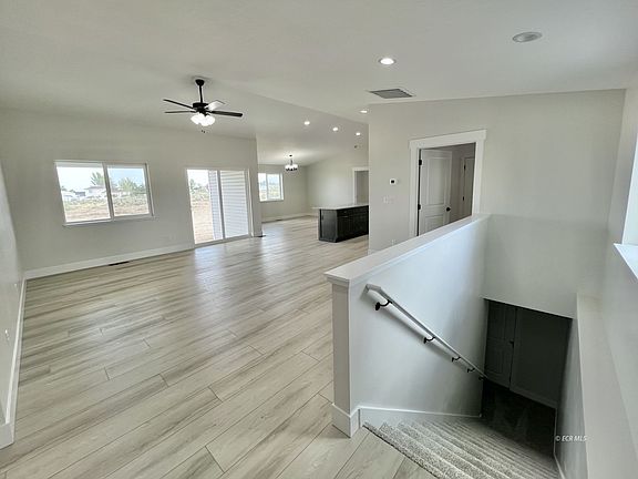 4th image of 4449 York Blvd