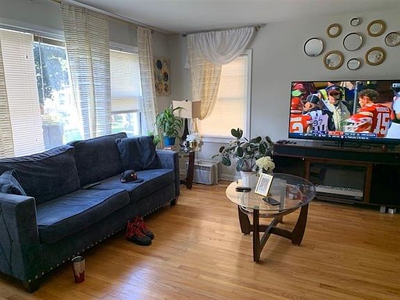 3rd image of 1108 Dunlop Ave