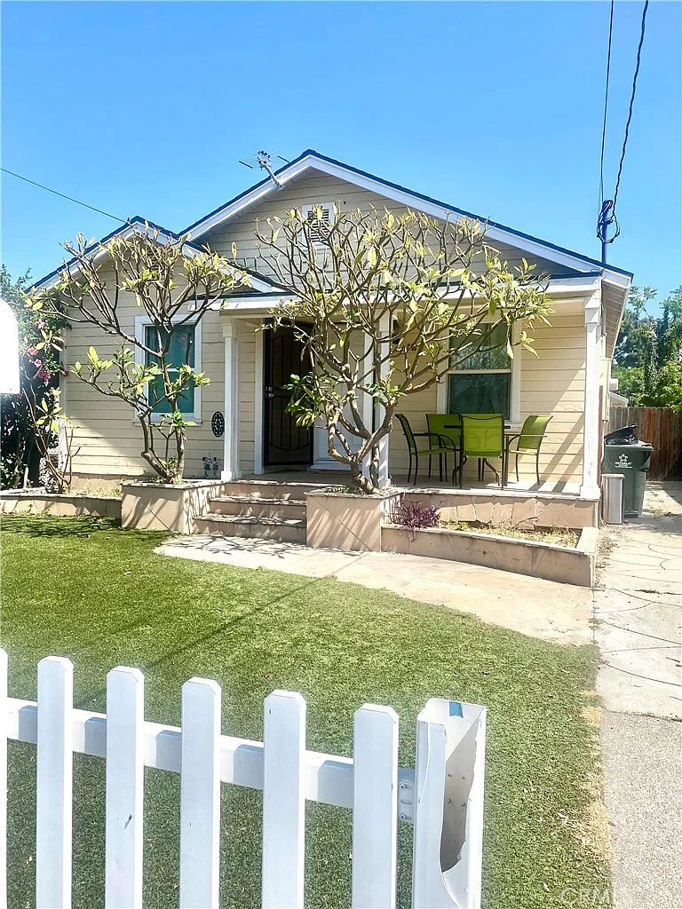 3 bed, 1160 sqft, $3,995 — Photo 1