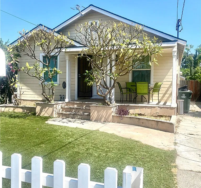 940 Cypress Ave