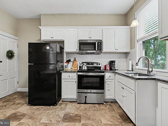 3rd image of 328 N College St