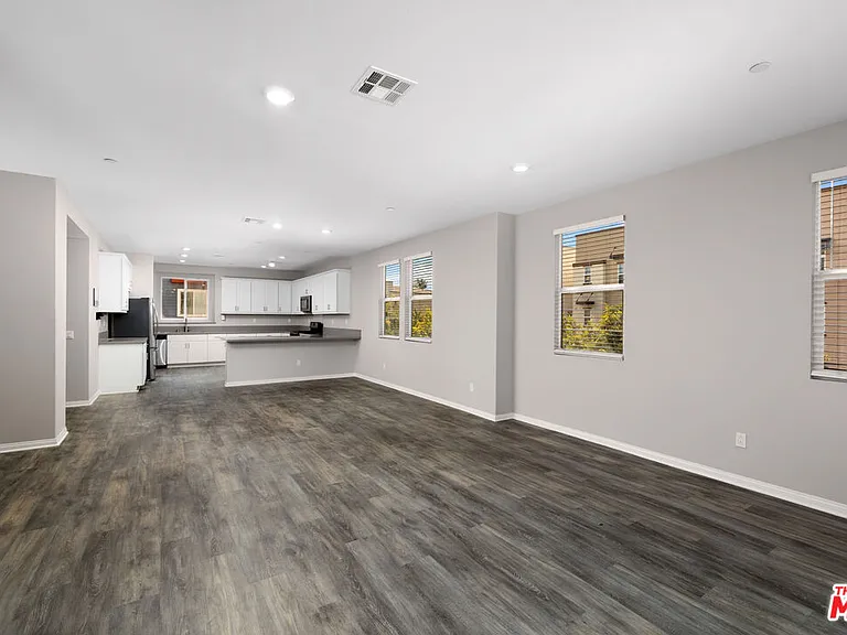 757 Daniel Freeman Cir — Photo 2