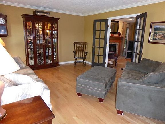 3rd image of 203 Coventry Ct