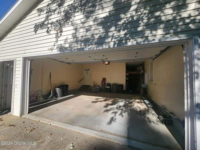 3rd image of 15 Rockefeller Drive
