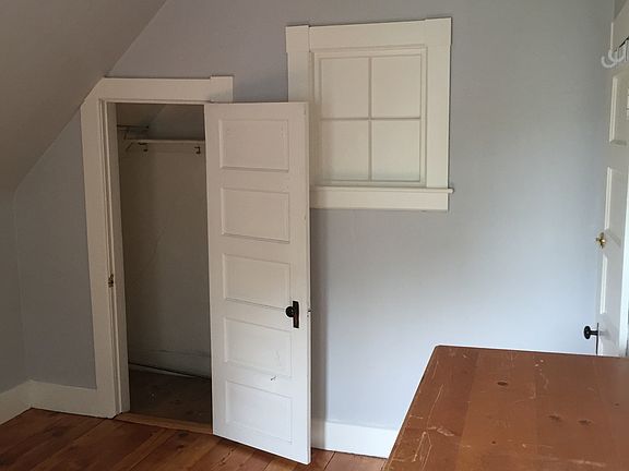 Bedroom 2 - view 2