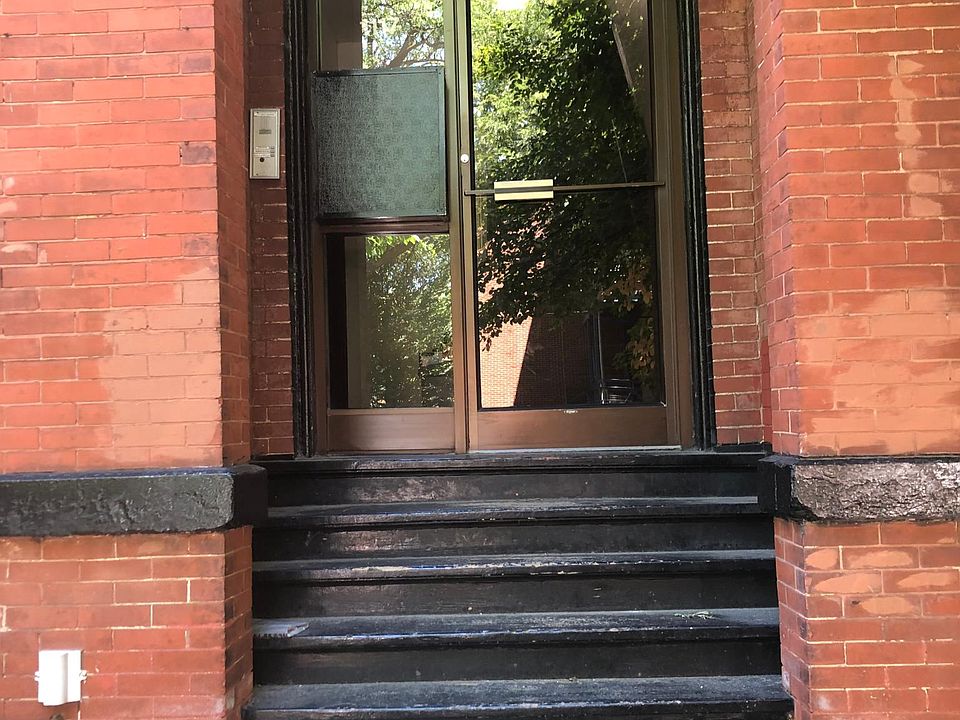 1st image of 1117 W Dickens Ave #2