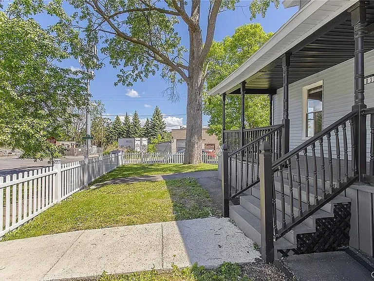 203 Maple St #ST1 — Photo 2