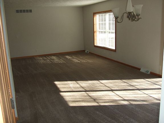 living room/dining room