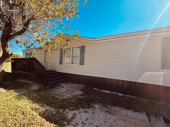 2111 W Austin St, Port Lavaca, TX