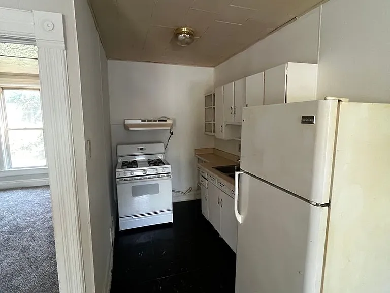 1420 W 37th Ave — Photo 2
