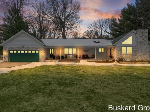 1127 Wolf Lake Dr, Baldwin, MI 49304