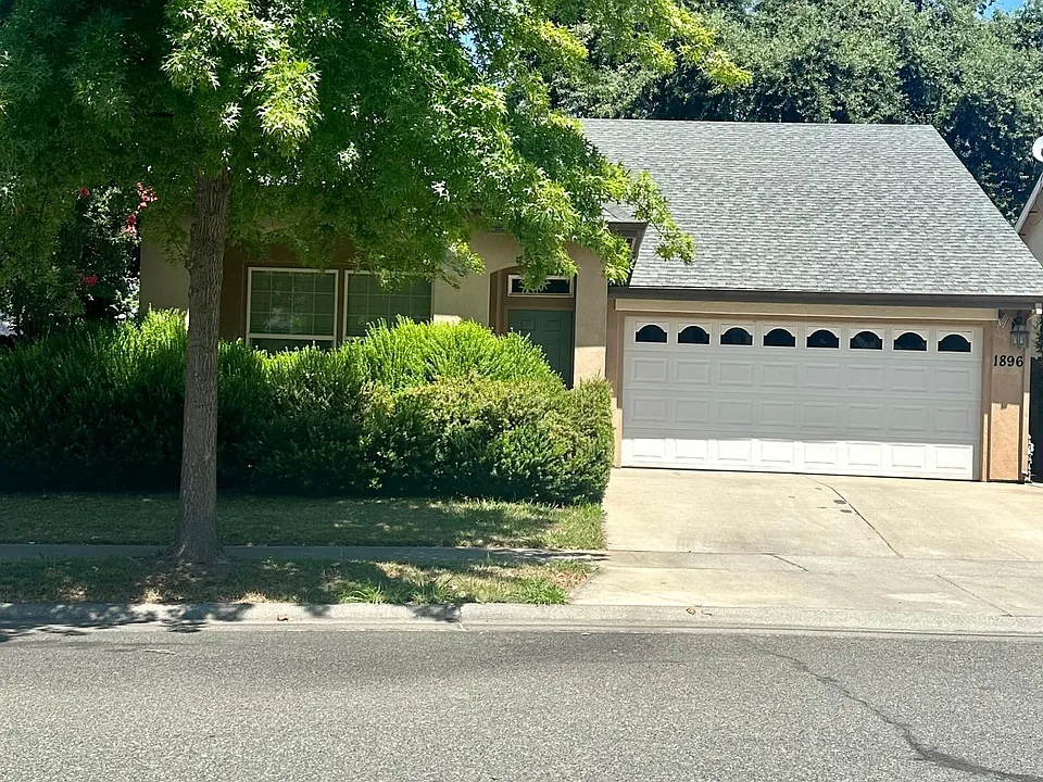 1896 Autumn Hill Ln