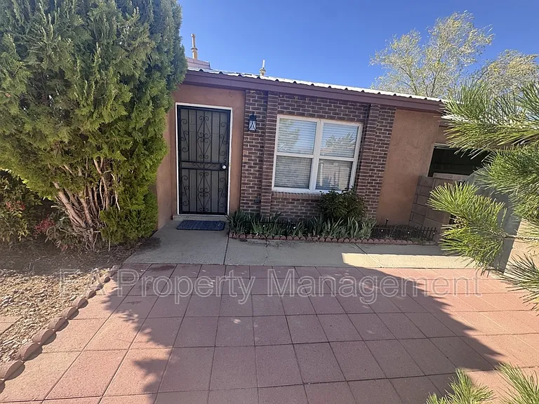 1702 Halo Cir SE — Photo 3