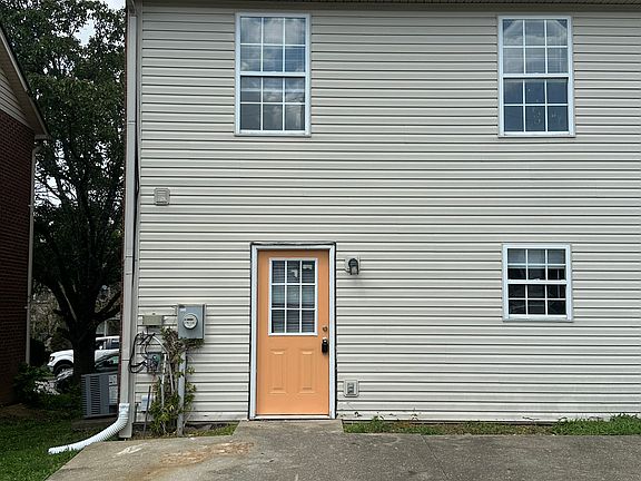3rd image of 216 Garnet Dr